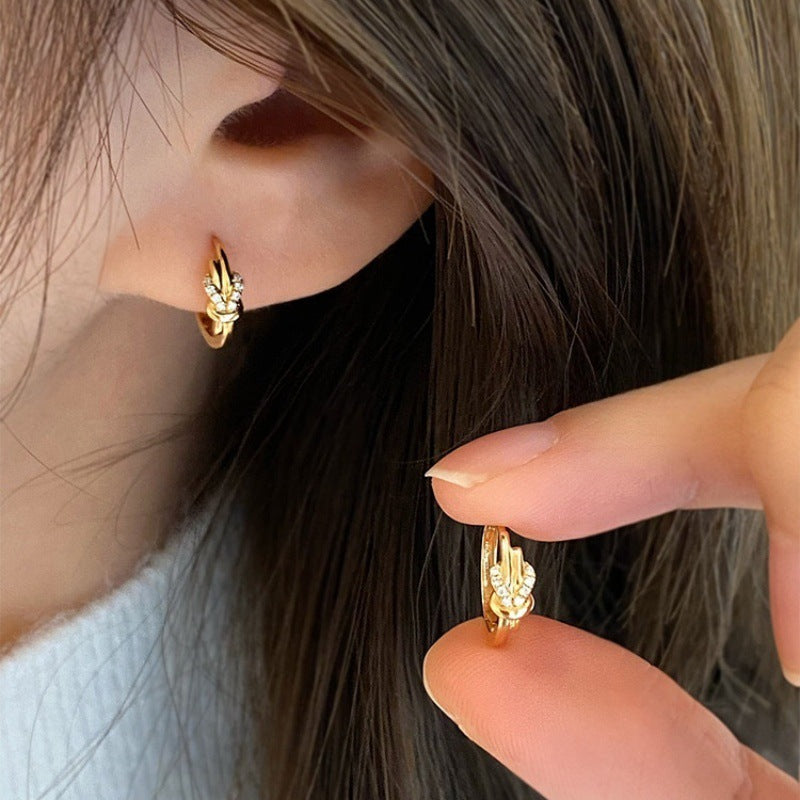 Funkelnde Ohrstecker im Diamant-Look mit Vachette-Schließe