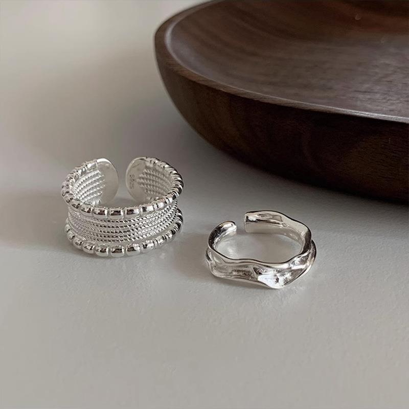 Leicht luxuriöser geflochtener, gedrehter Multilayer-Ring – verstellbar, offenes Design