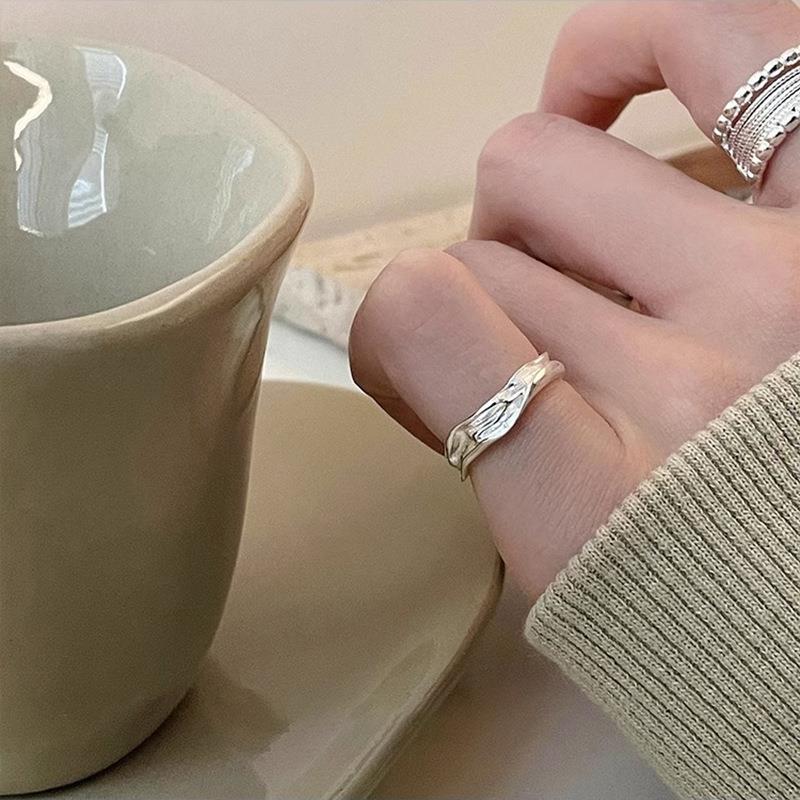Leicht luxuriöser geflochtener, gedrehter Multilayer-Ring – verstellbar, offenes Design