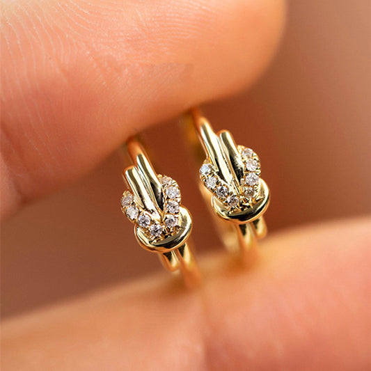Funkelnde Ohrstecker im Diamant-Look mit Vachette-Schließe